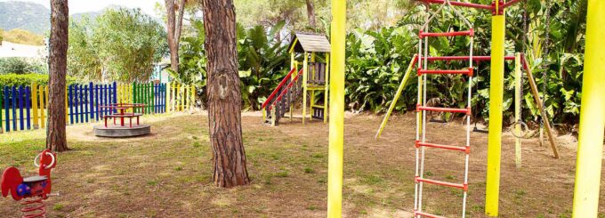 Parco giochi per bambini in campeggio